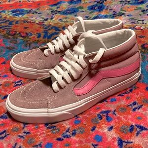 *EUC* Women’s Vans mid top sneaker size 8.5